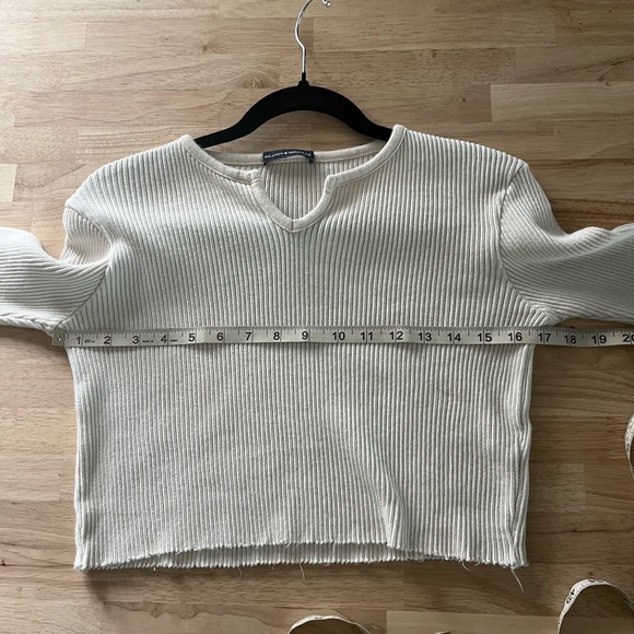 Brandy Melville sweater - Picture 7 of 8